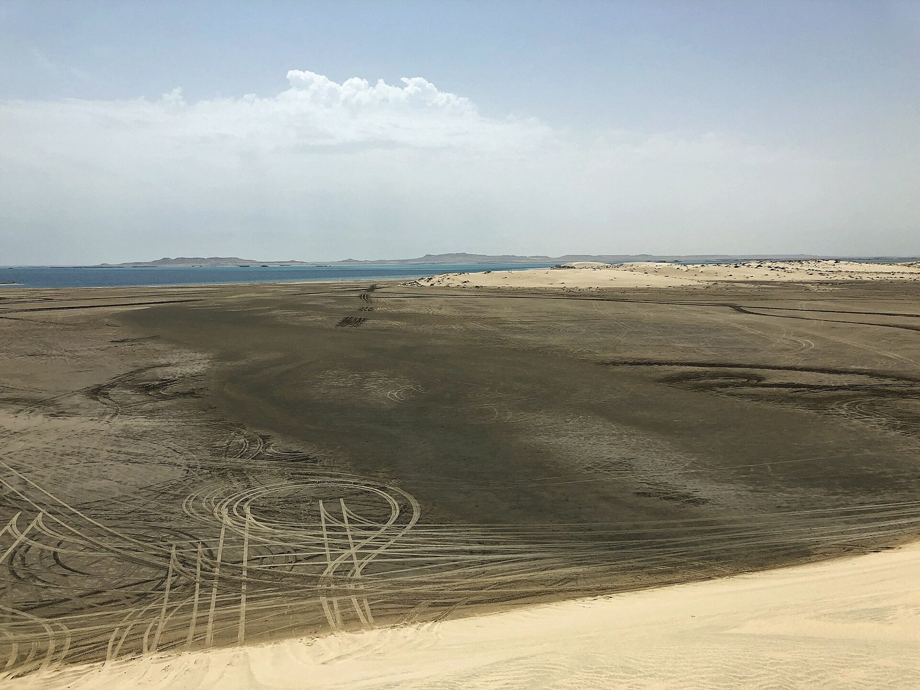 Les dunes et la mer intérieure de Khor Al Adaid